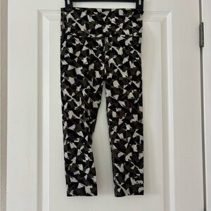 running bare print capri leggings